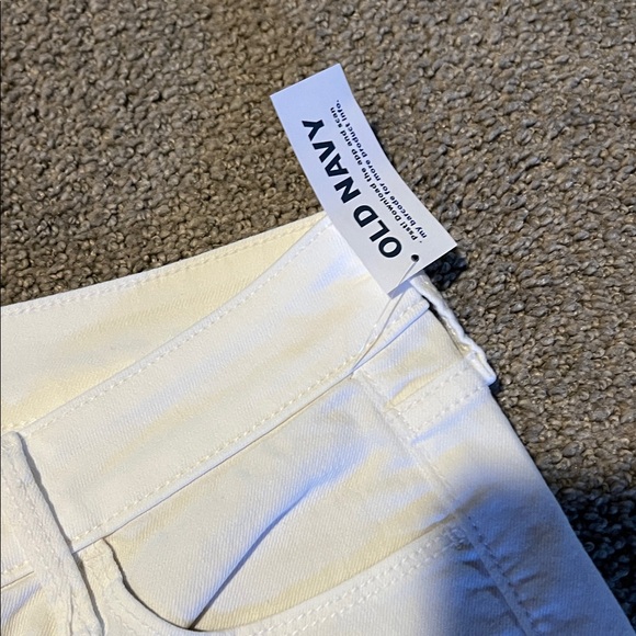 Old Navy Women's Crisp White Skinny Jeans - Picture 3 of 4